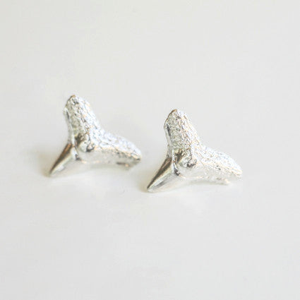 LARGE SHARK TOOTH STUDS {silver}