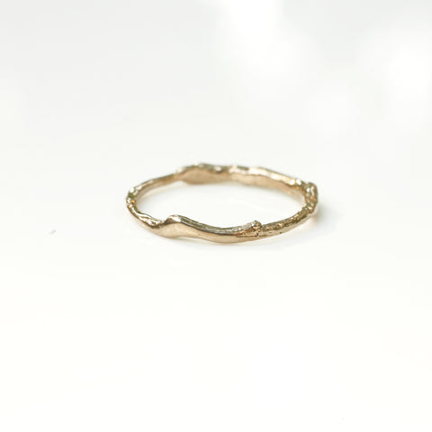 THIN BRANCH BAND {yellow gold}