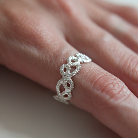 DELICATE LACE RING